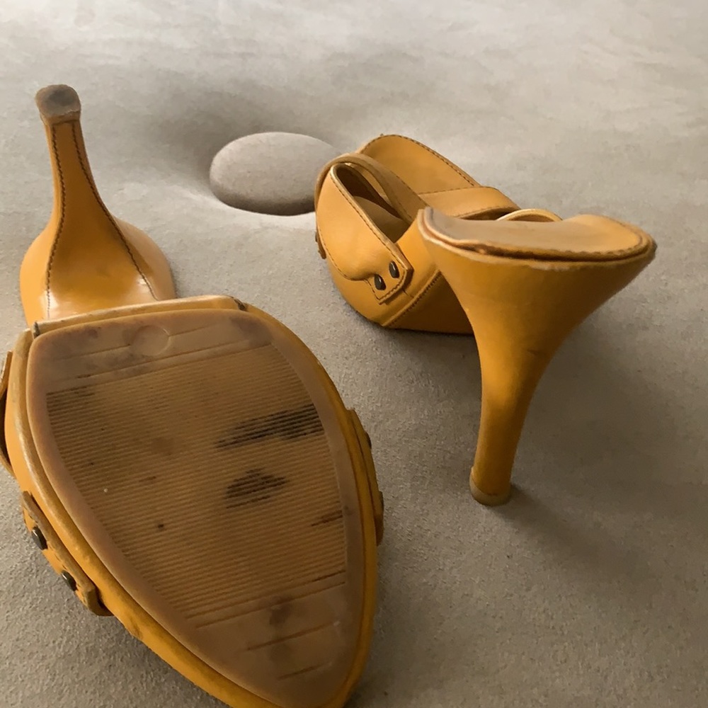 Yellow heels - Picture 6 of 8
